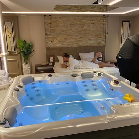 נובי סאד Spa Pleasure Apartman מראה חיצוני תמונה