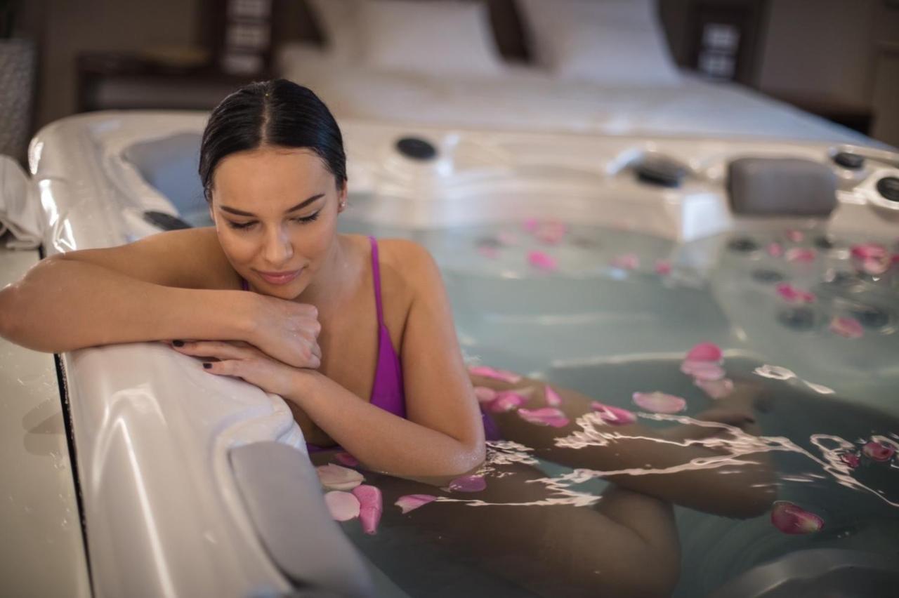 נובי סאד Spa Pleasure Apartman מראה חיצוני תמונה